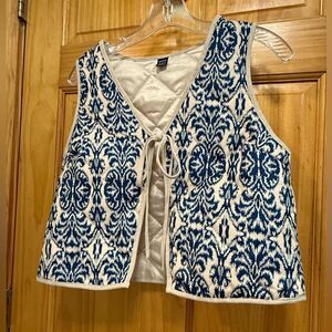 SHEIN gorgeous blue and cream printed vest with suede ribbon/tie closure size S